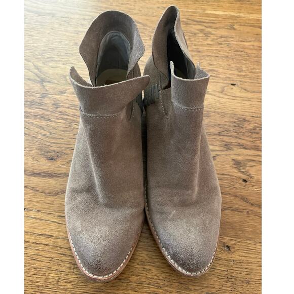 Dolce Vita Ankle Boots Taupe Suede Leather Boho Western Stacked Heel Size 7.5 - Picture 1 of 8